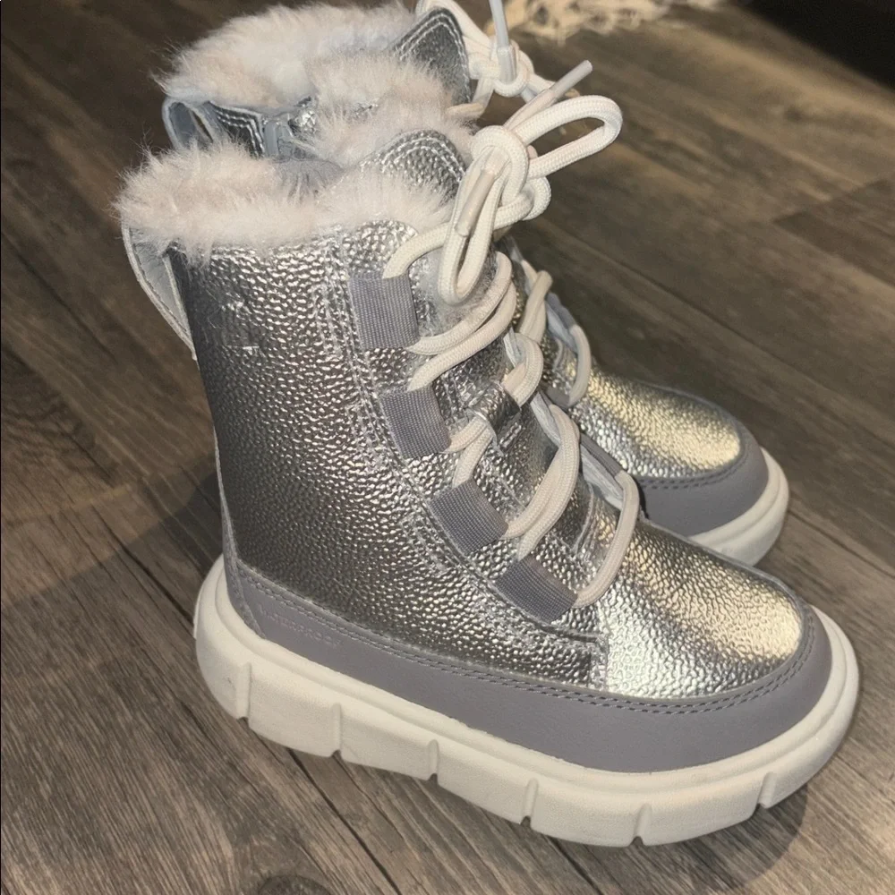 Sorel Explorer III Lace Winter Boot kids size 8: waterproof